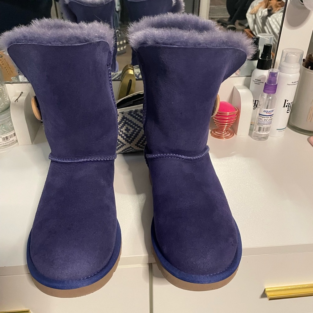 Women’s UGG BAILEY BUTTON BOOTS SIZE 8